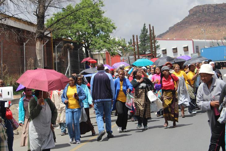 Ministers cabinet reviews factory workers salaries.