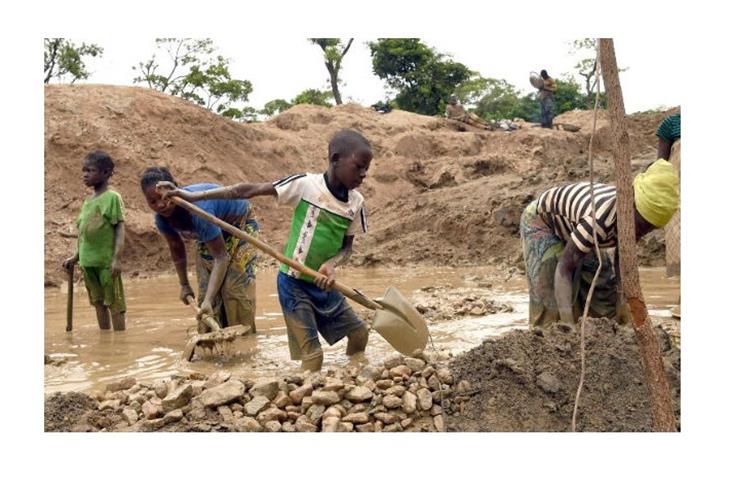 Sierra Leone expels 38 Chinese for 'child labour' in mining.
