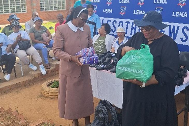 LENA LENDS A HAND TO MOUNT ROYAL PRIMARY