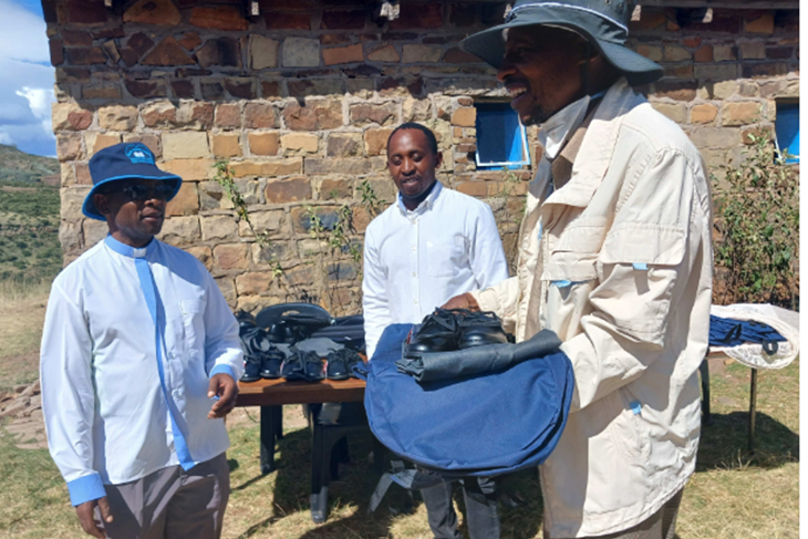 LEBAKENG DEVELOPMENT TRUST DONATES TO SCHOOL