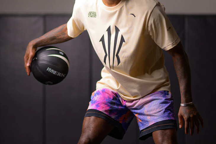 THE CHINESE SPORTS BRAND TAKING ON NIKE AND ADIDAS<br/>THE CHINESE SPORTS BRAND TAKING ON NIKE AND ADIDAS<br/>THE CHINESE SPORTS BRAND TAKING ON NIKE AND ADIDAS