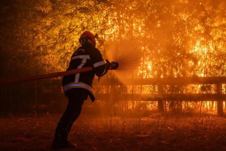 Macron calls crisis meeting as wildfires threaten Bordeaux and heatwave looms<br/>Macron calls crisis meeting as wildfires threaten Bordeaux and heatwave looms<br/>Macron calls crisis meeting as wildfires threaten Bordeaux and heatwave looms