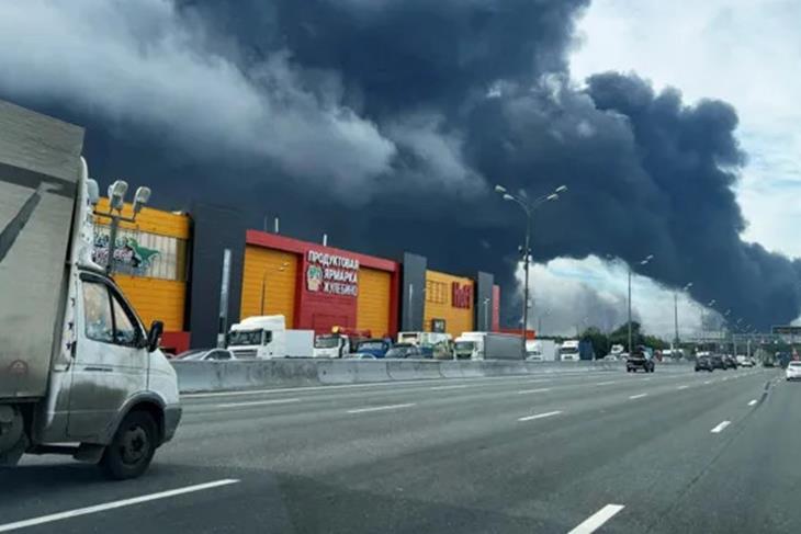 Moscow residents complain of black rain after largest Ukrainian attack hits oil refinery<br/>Moscow residents complain of black rain after largest Ukrainian attack hits oil refinery<br/>Moscow residents complain of black rain after largest Ukrainian attack hits oil refinery