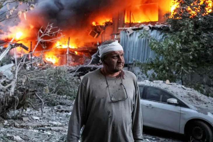 Ukraine rescuers pull dead from rubble after Russian strikes kill 18 people<br/>Ukraine rescuers pull dead from rubble after Russian strikes kill 18 people<br/>Ukraine rescuers pull dead from rubble after Russian strikes kill 18 people